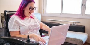 Disabled woman working in Los Angeles facining discrimination