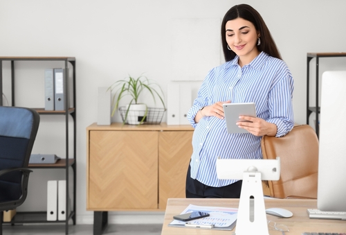 pregnant employee who is facing pregnancy discrimination in Los Angeles